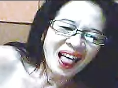 Pinay jilgħab fuq cam