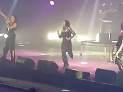 Ebony matur mal-President tkaken għolja bwiez en vogue istiva fuq ħajjin