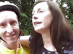 Ewro milf Ingliża fl-fuck anal kalzetti twal